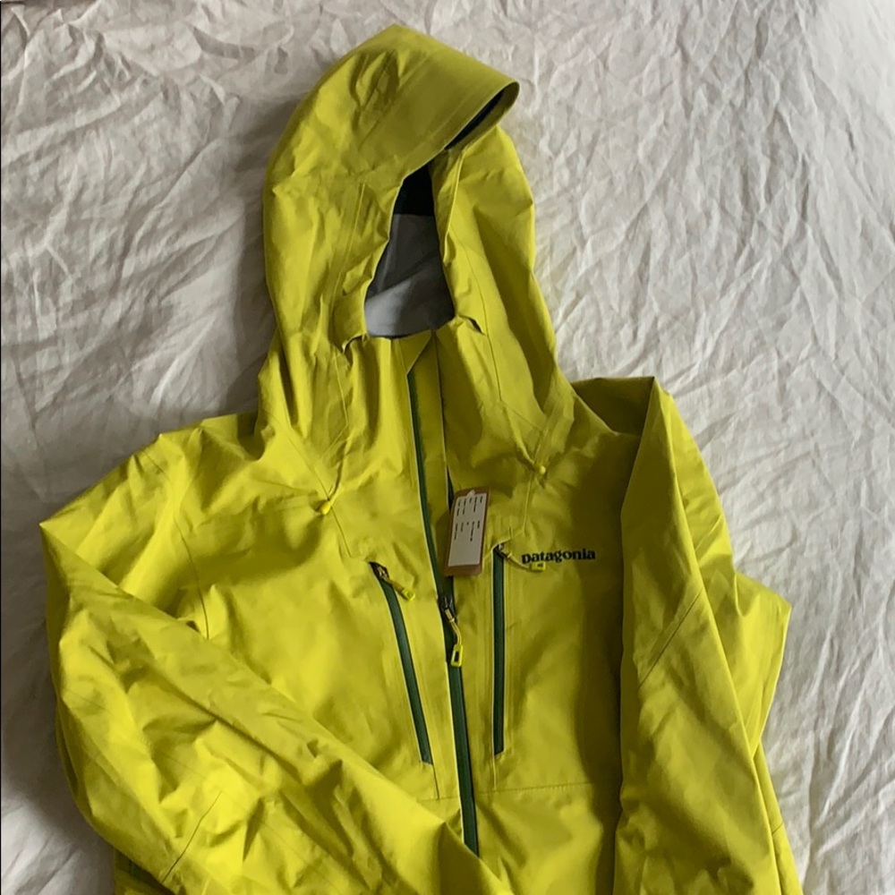 Mens NWT Patagonia triolet jacket
